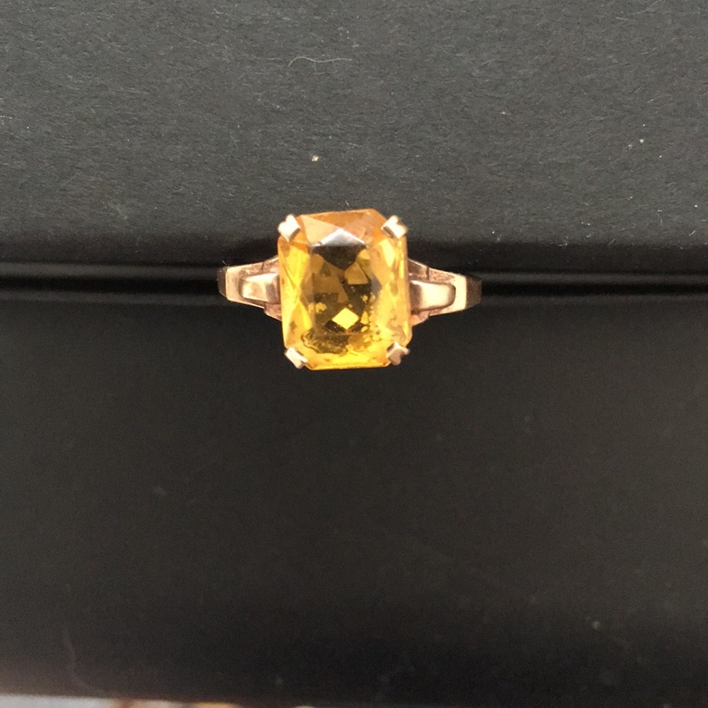 Vintage 10kt yellow gold ring citrine style stone